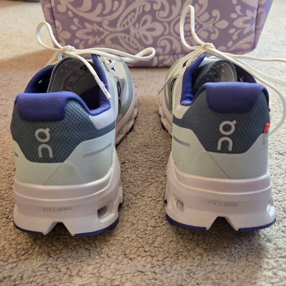 On Cloud Sneakers - Picture 3 of 7